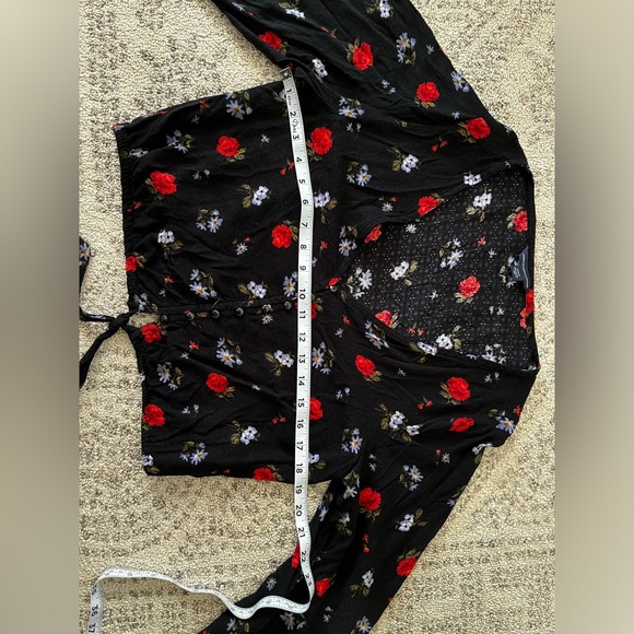 American Eagle Black Flowered Blouse - Picture 5 of 6